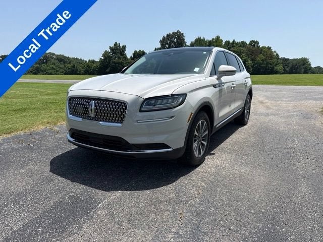 2022 Lincoln Nautilus Reserve in White — front three-quarter view