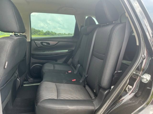 2019 Nissan Rogue — detail view