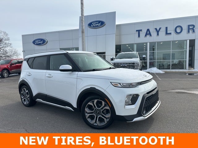 2020 Kia Soul X-Line in Snow White Pearl — front three-quarter view